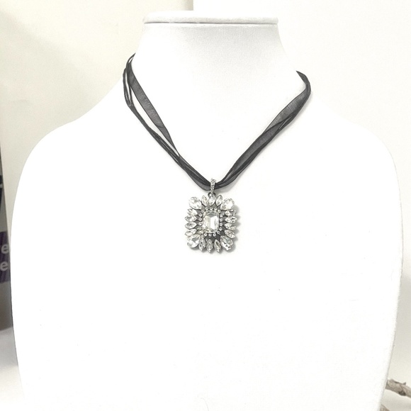 Rhinestone Pendant Necklace. NEW ITEM. - Picture 3 of 5